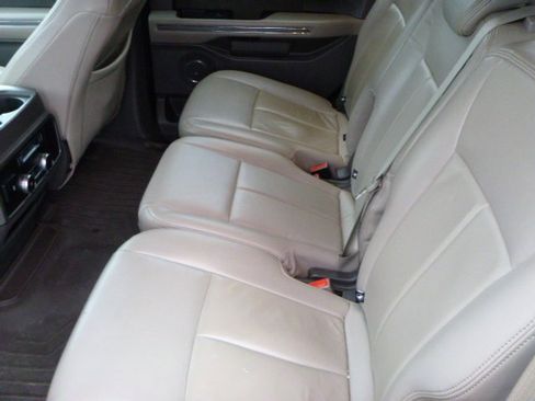 Used 2020 Ford Expedition XLT image 6