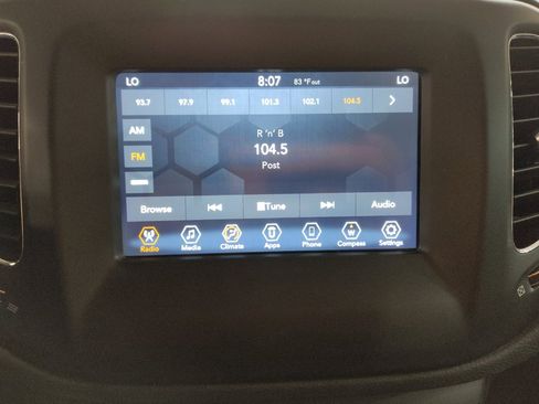 Used 2020 Jeep Compass Latitude FWD image 25