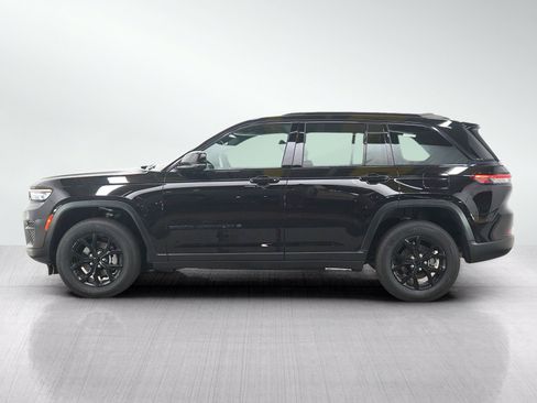 Used 2024 Jeep Grand Cherokee Altitude AWD/4WD image 2