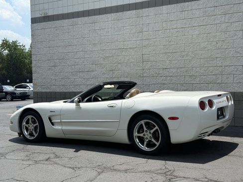 Used 2003 Chevrolet Corvette Convertible w/ Preferred Equipment Group1 RWD image 2