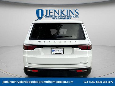 Certified 2023 Jeep Wagoneer Series III w/ Preferred Equipment Group RWD image 3