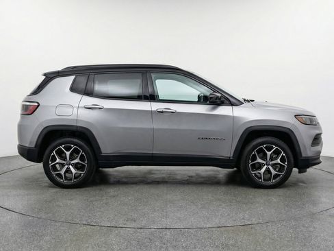 Used 2025 Jeep Compass Limited image 11