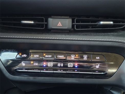 Used 2022 Buick Envision Essence w/ Technology Package I image 15