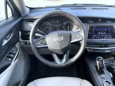 Used 2022 Cadillac XT4 Premium Luxury w/ Enhanced Visibility Package image 12