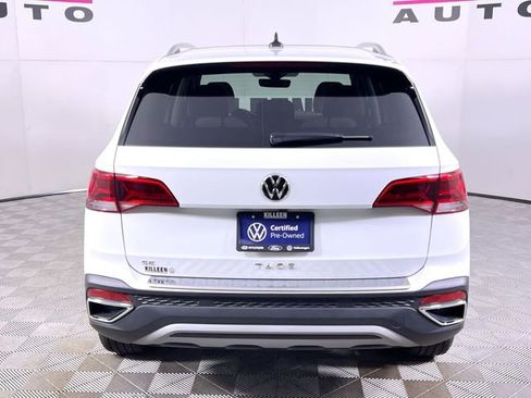 Used 2024 Volkswagen Taos SE image 6
