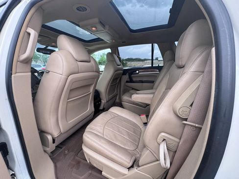 Used 2010 Buick Enclave CXL image 17