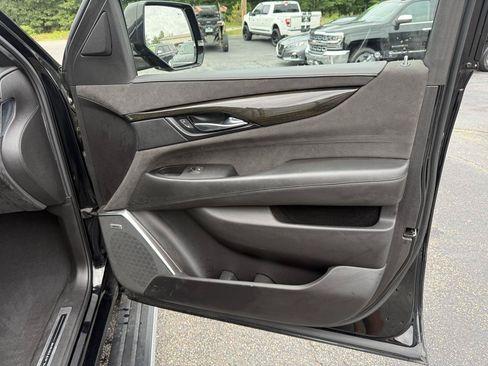 Used 2018 Cadillac Escalade Platinum AWD/4WD image 19