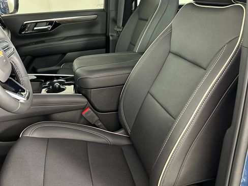 Used 2025 Chevrolet Suburban Premier AWD/4WD image 12