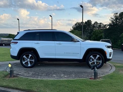 Used 2025 Jeep Grand Cherokee Limited w/ Trailer Tow Package AWD/4WD image 8