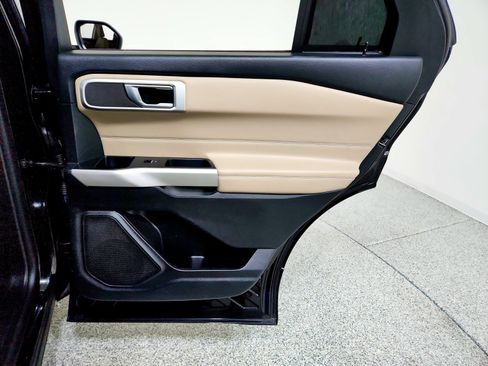 Used 2022 Ford Explorer XLT image 24