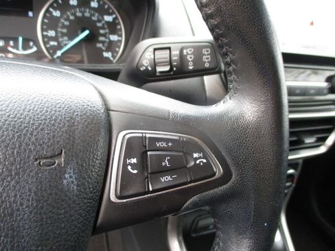 Used 2019 Ford EcoSport SE w/ SE Convenience Package image 17