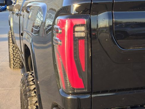 Used 2024 GMC Sierra 2500 AT4 w/ AT4 Premium Plus Package AWD/4WD image 6