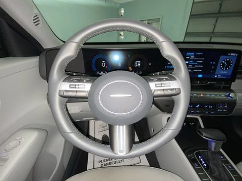 Used 2024 Hyundai Kona SEL AWD/4WD image 14