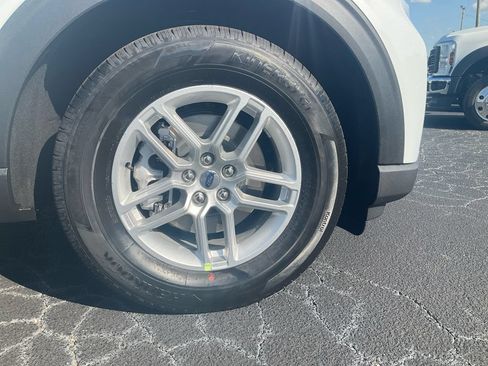New 2026 Ford Explorer Active RWD image 10