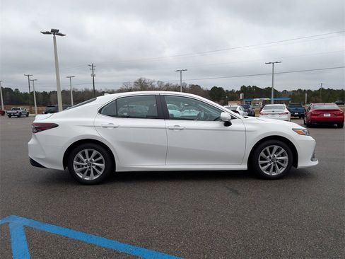 Used 2024 Toyota Camry LE w/ Convenience Package image 6