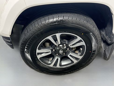 Used 2017 Toyota Tacoma TRD Sport image 12