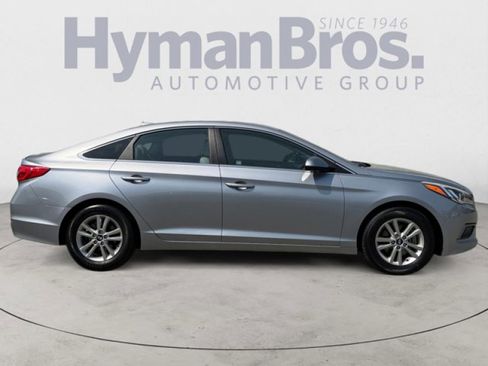 Used 2017 Hyundai Sonata SE image 2