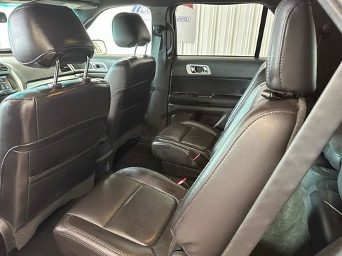 Used 2014 Ford Explorer XLT w/ Equipment Group 202A AWD/4WD image 15