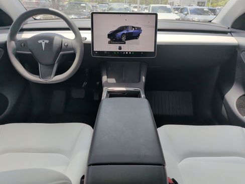 Used 2024 Tesla Model Y Long Range AWD/4WD image 31