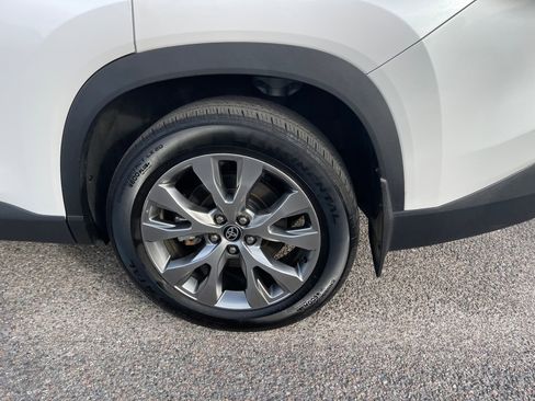 Used 2024 Toyota Grand Highlander XLE image 11