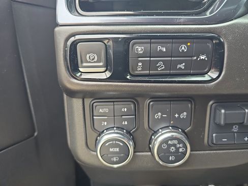 Used 2025 GMC Yukon AT4 Ultimate w/ LPO, Floor Liner Package image 20