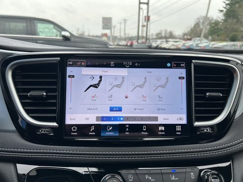 New 2026 Chrysler Pacifica Limited w/ S Appearance Package image 39