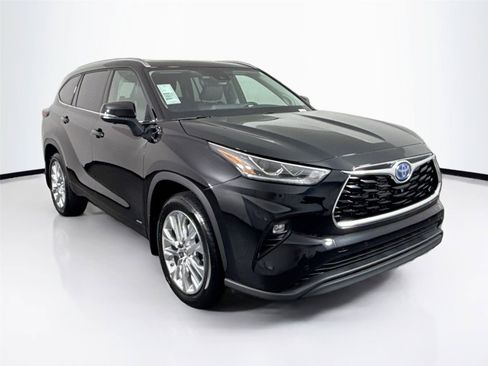 Used 2024 Toyota Highlander Limited AWD/4WD image 4