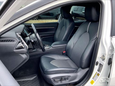 Used 2019 Toyota Camry SE w/ Convenience Package image 8