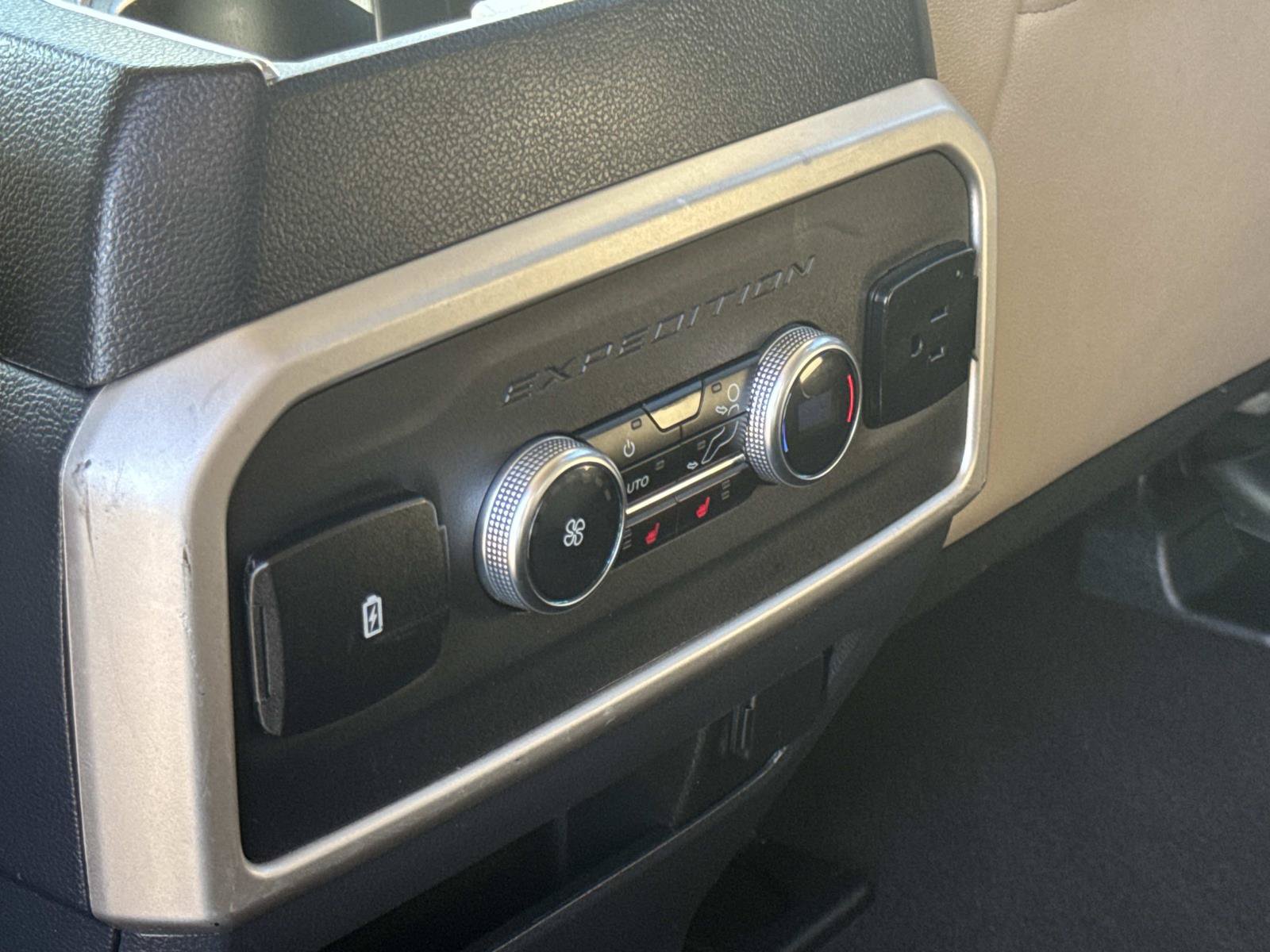 Used 2024 Ford Expedition Limited RWD image 12