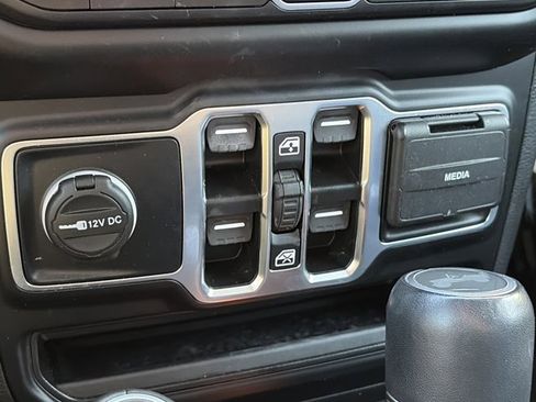 Used 2023 Jeep Wrangler Unlimited Sahara w/ Cold Weather Group image 19