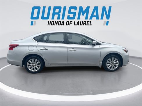 Used 2019 Nissan Sentra S image 9