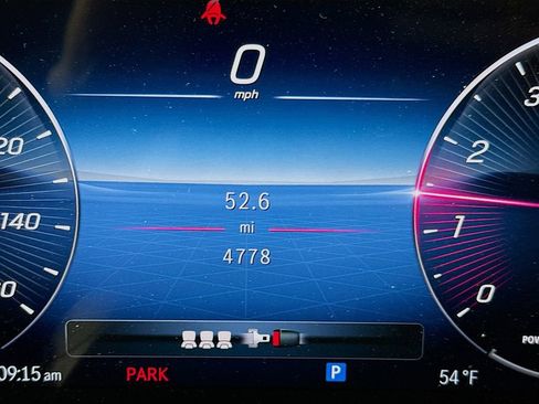 Used 2024 Mercedes-Benz GLC 300 4MATIC w/ Advanced USB Package image 12