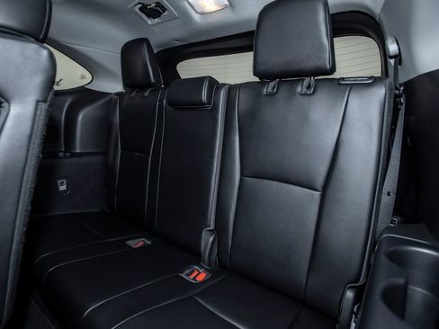 Used 2021 Toyota Highlander XLE FWD image 16