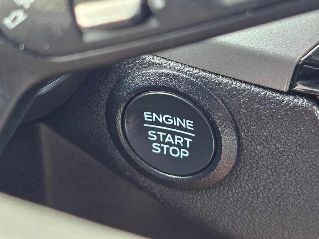 Used 2025 Ford Escape Active AWD/4WD image 21