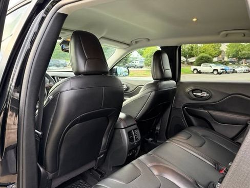 Used 2022 Jeep Cherokee Trailhawk w/ Premium Leather Package AWD/4WD image 28
