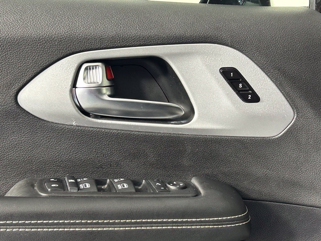 Used 2025 Chrysler Pacifica Limited FWD image 34