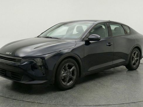 Used 2025 Kia K4 LXS image 3