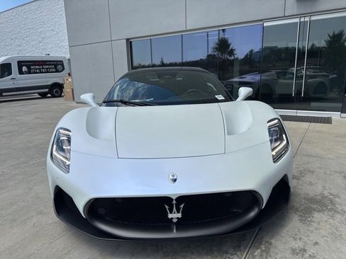 New 2023 Maserati MC20 Spyder image 3