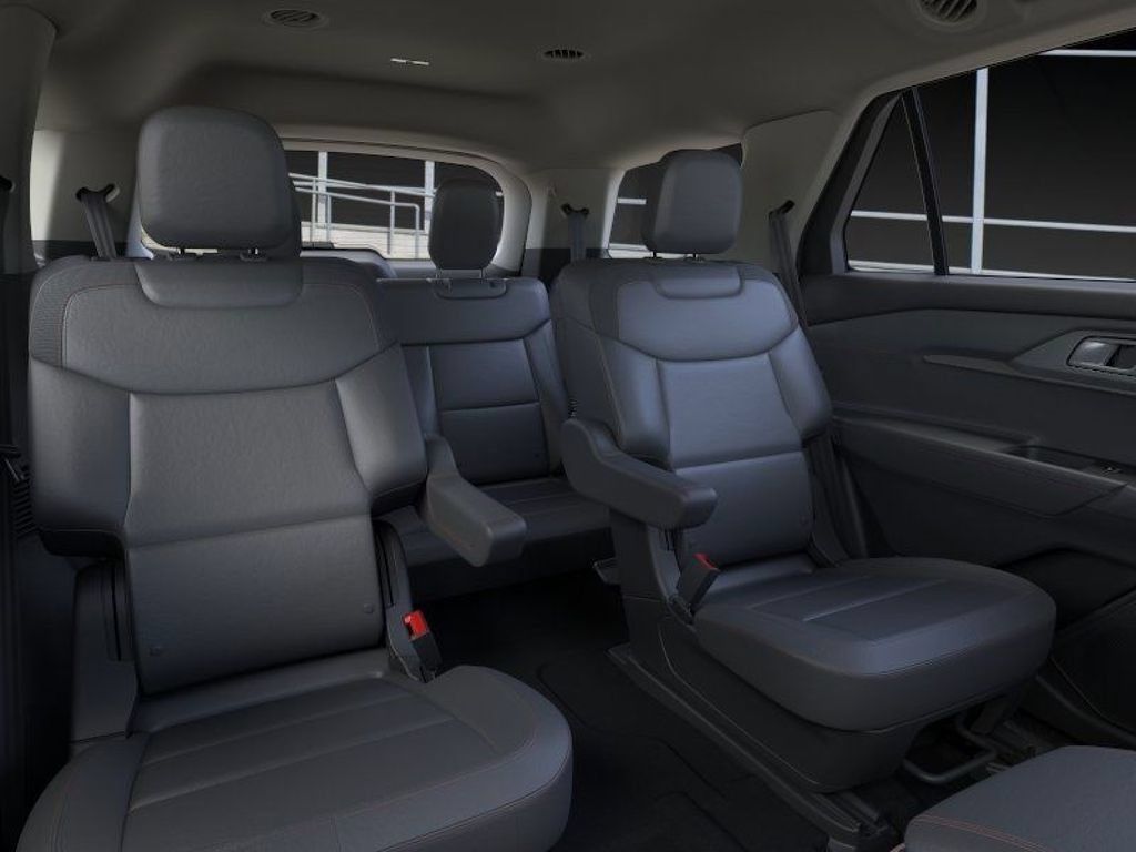 Used 2025 Ford Explorer Active w/ Active Comfort Package RWD image 12