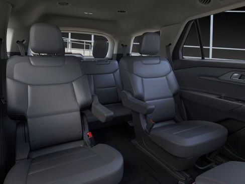 Used 2025 Ford Explorer Active w/ Active Comfort Package RWD image 12