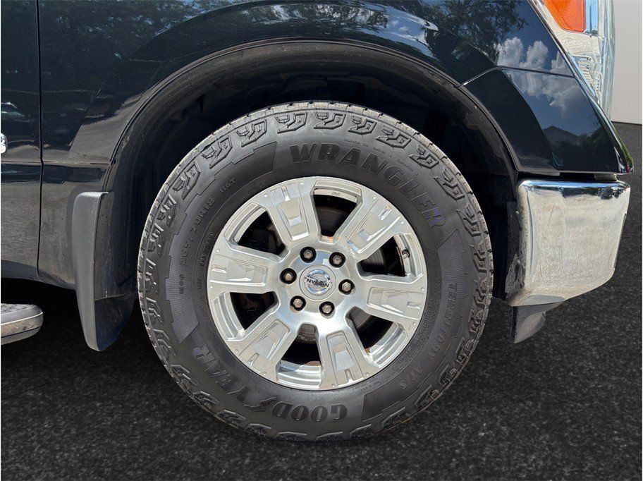 Used 2019 Nissan Titan SV RWD image 12
