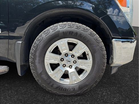 Used 2019 Nissan Titan SV RWD image 12