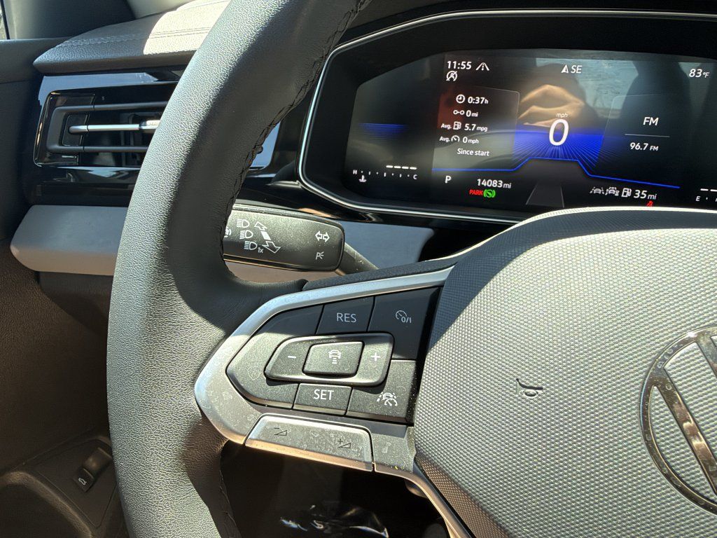 Used 2025 Volkswagen Jetta SE w/ Sunroof Package FWD image 29