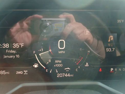 Used 2025 GMC Acadia Elevation w/ Elevation Premium Package image 9