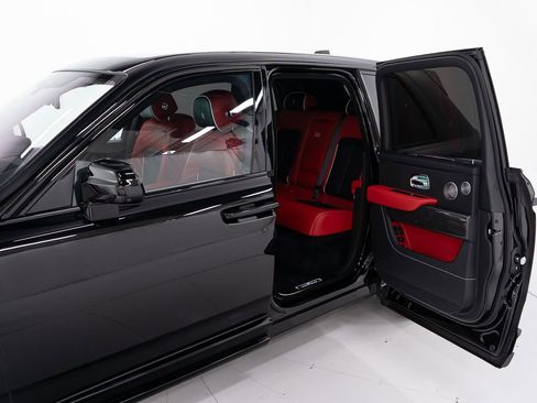 Certified 2025 Rolls-Royce Cullinan Black Badge AWD/4WD image 21