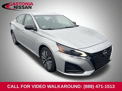 Used 2024 Nissan Altima 2.5 SV image 1