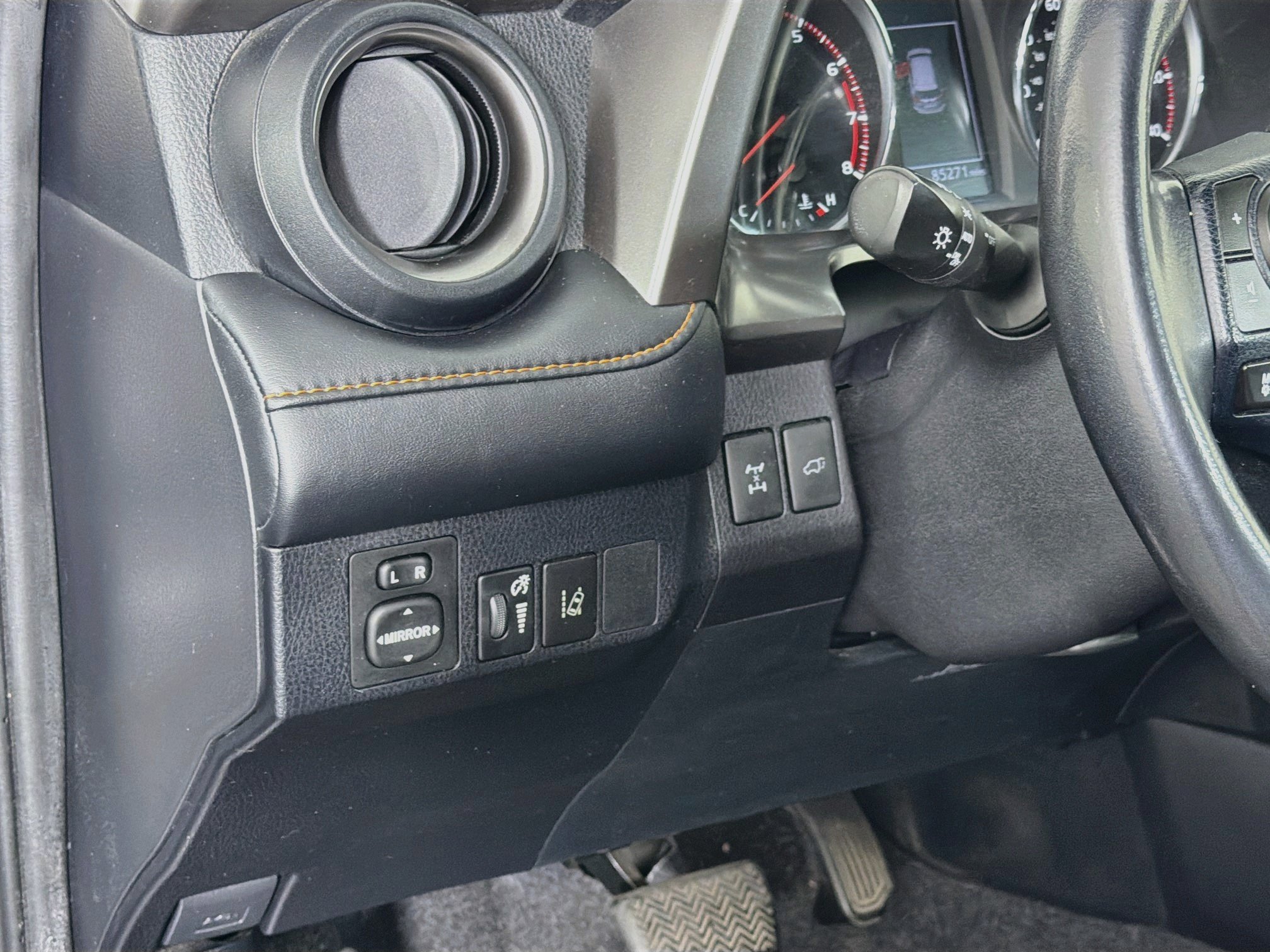 Used 2018 Toyota RAV4 SE w/ Power Extra Value Package AWD/4WD image 17