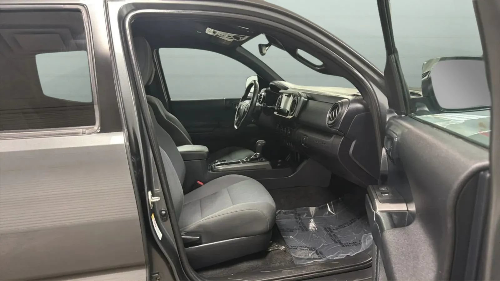 Used 2019 Toyota Tacoma TRD Off-Road w/ Technology Package AWD/4WD image 22