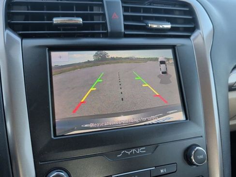 Used 2020 Ford Fusion SE image 23