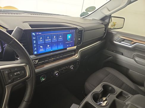 Used 2022 Chevrolet Silverado 1500 LT AWD/4WD image 24